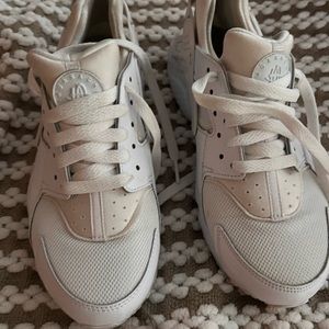 These are a kid 6 which is a women 8